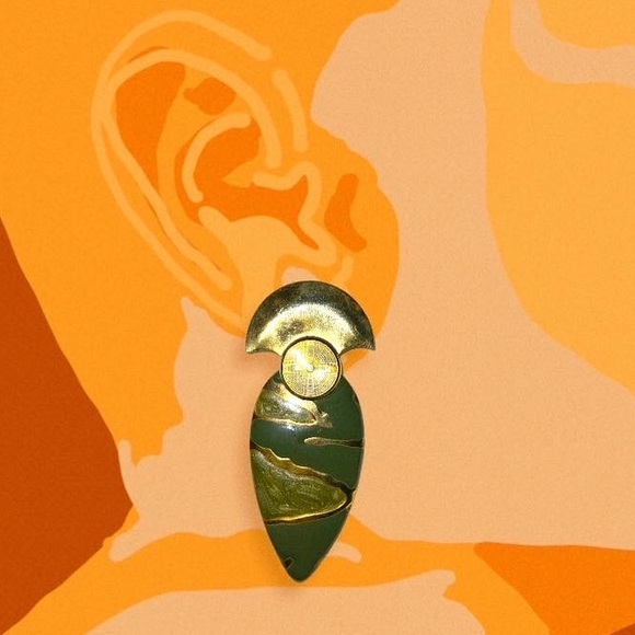 80s Large style gold tone metal resin earrings - Picture 1 of 5